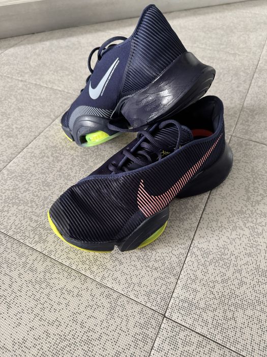 Nike маратонки.