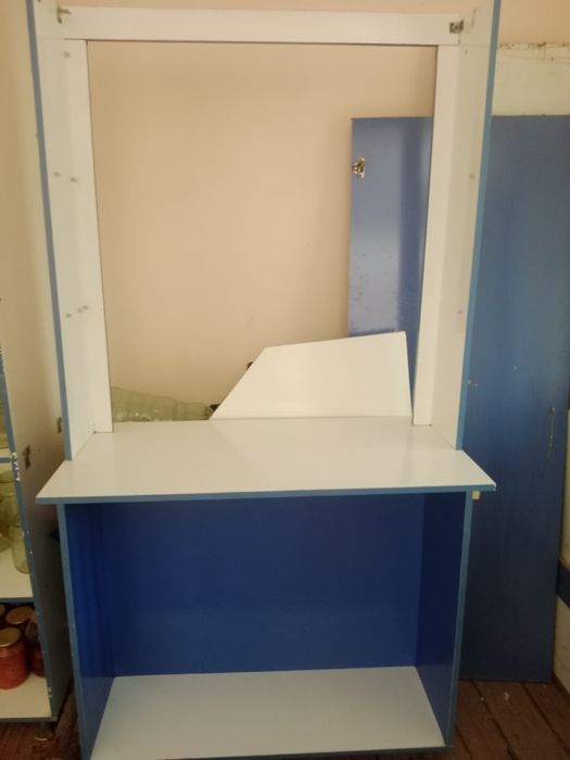 Apteka uchun mebelniy polka