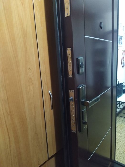 Дверь входная металлическая