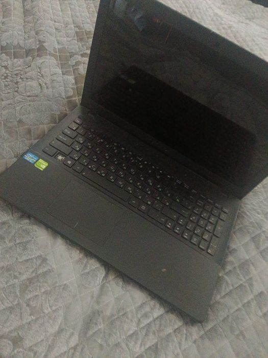 Ноутбук продам срочно