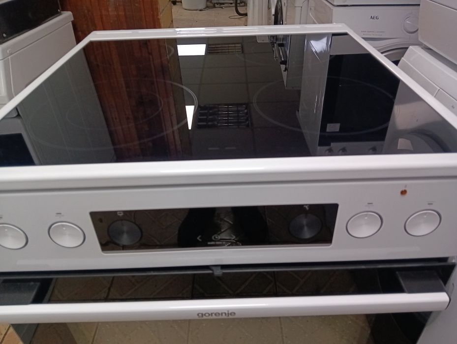 Като нова  свободно стояща печка с керамичен плот Gorenje с Гаранция!