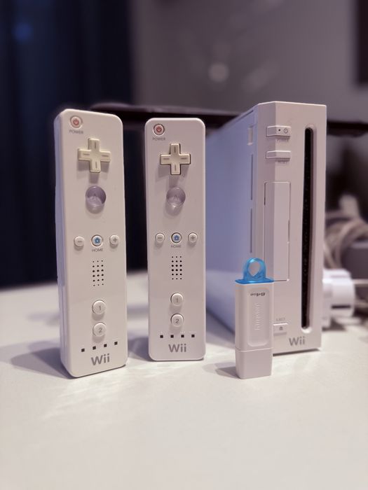 Nintendo Wii Modat, Stick Usb cu jocuri, 2 manete, HDMI