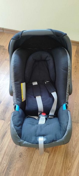 Britax Romer 0+ детско столче c поставка