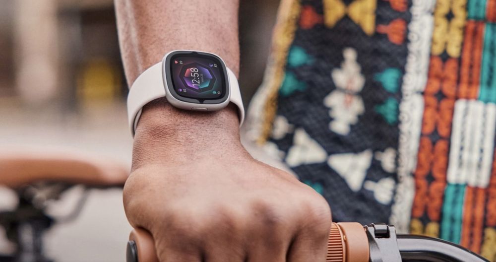 НОВ!!! Смарт часовник Fitbit Sense 2 Lunar White/Platinum Aluminum