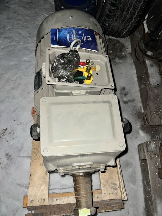 Крановой двигатель