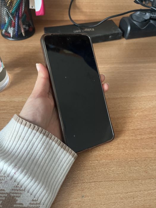 Продам смартфон vivo Y19s