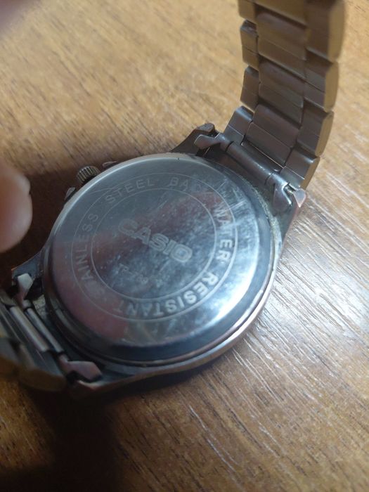 Часы бренда casio
