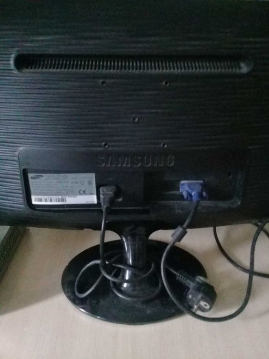 Монитор SAMSUNG 19дюймов