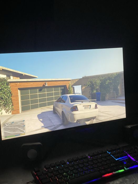 Монитор, блок, клавиатура в подарок