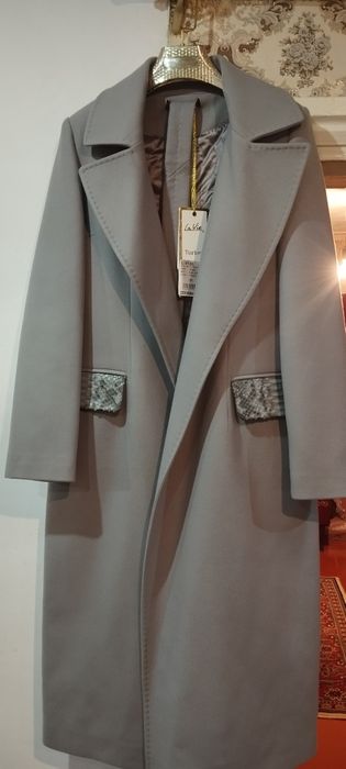 Демисезоннон пальто ( новое)