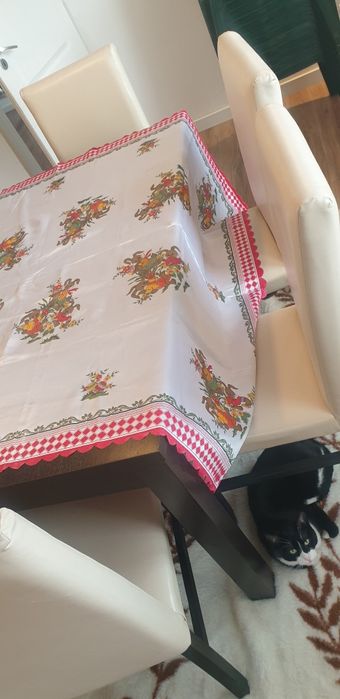 Fata  de  masa  satin