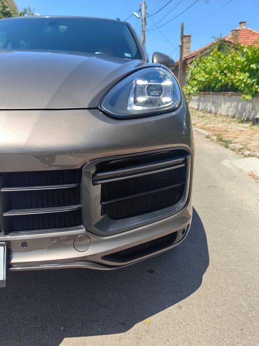 Продавам Porsche Cayenne