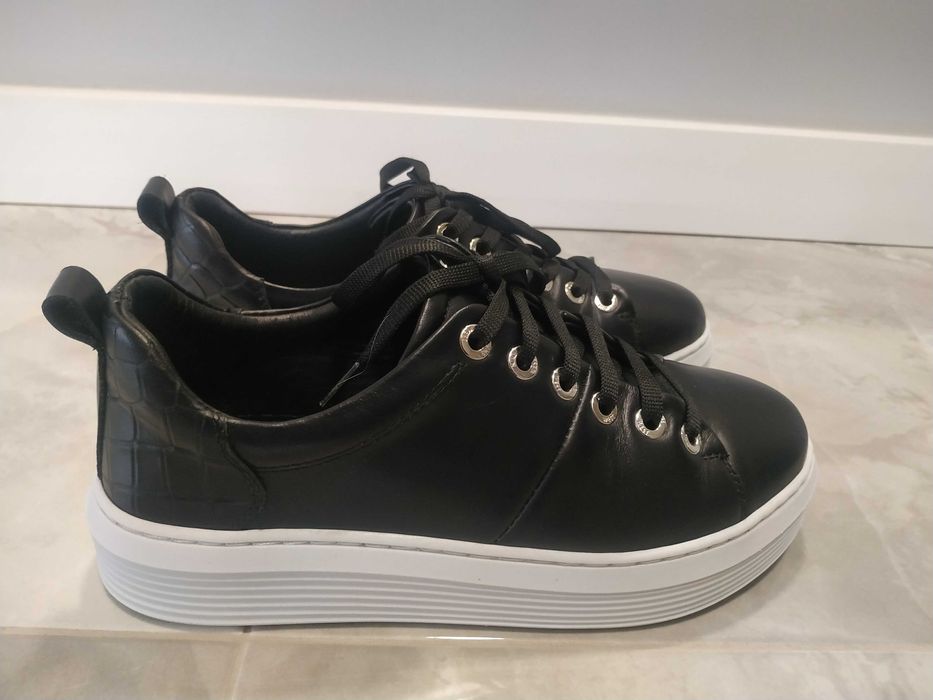 Дизайнерски дамски кецове Nine West. Намалена цена само 79.00 лв.