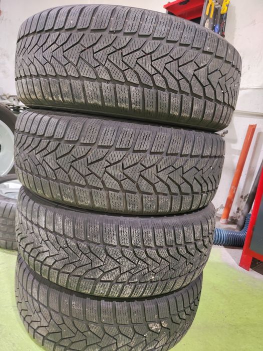 4 бр зимни 215/55/17 Uniroyal 23г