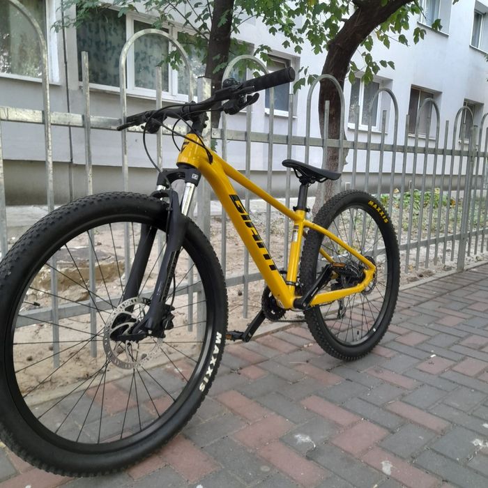 Vand bicicleta Giant ( este nouă)