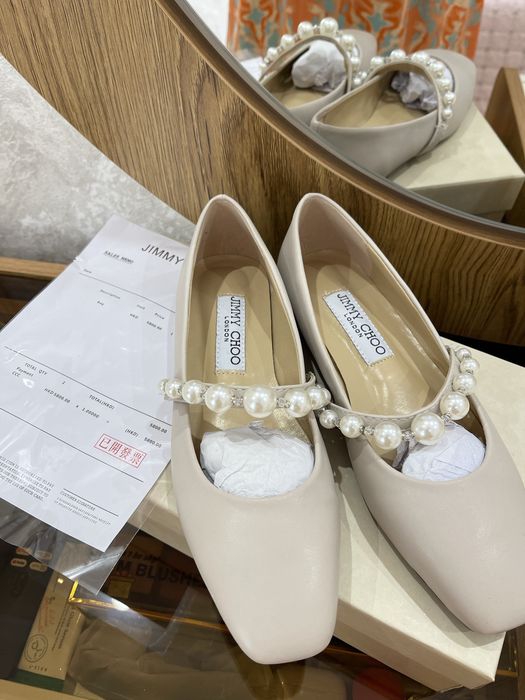 Продаётся красивая женская обувь от JimmyChoo