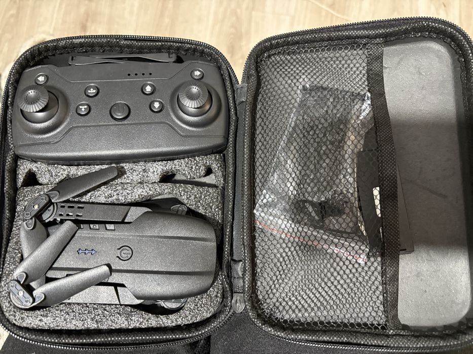 Drona E99 Drone Pro cu 2 camere video HD