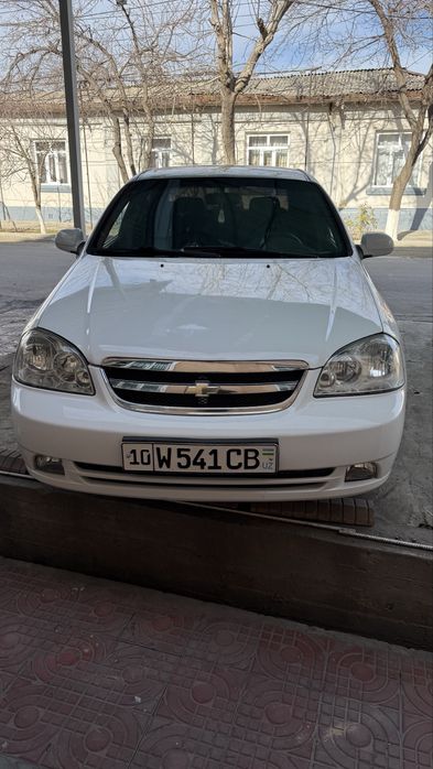 Lacetti sotiladi 2010 yil sotiladi