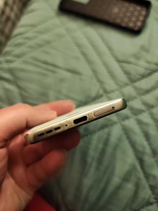 Продавам Моторола Edge 40 Neo