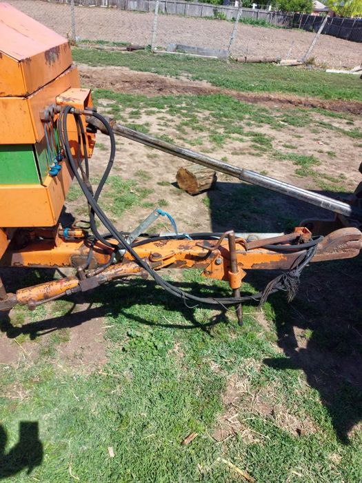 Vând balotiera galigani