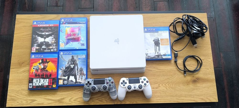 PS4 Slim 500GB бял с 2 джойстика и 5 игри

PlayStation 4 Slim 500GB +