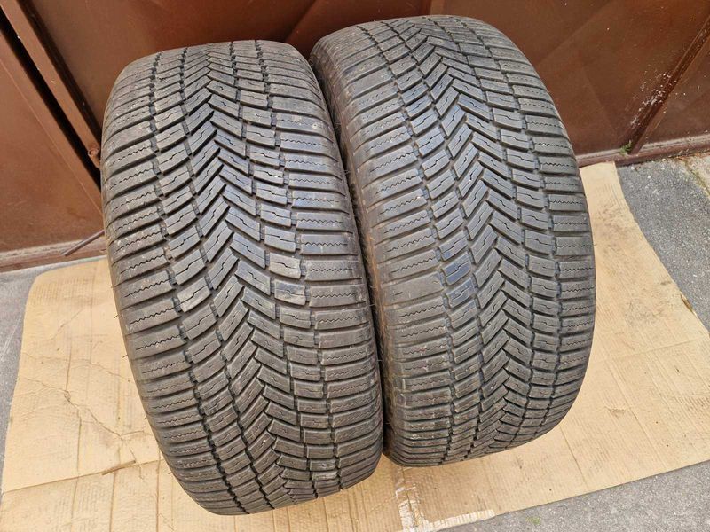 2 Bridgestone R20 275/45
всесезонни гуми
DOT4620