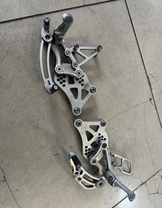 Спортни степенки с лостчета за Yamaha R6 / Ямаха