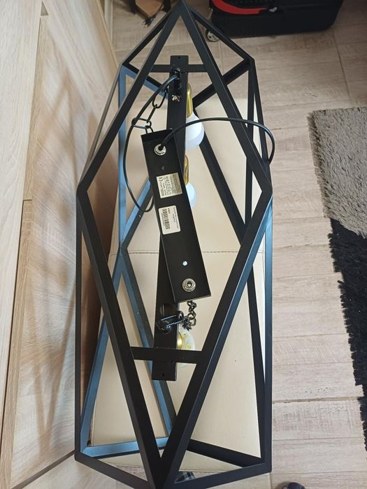 Модерен метален,висящ плафон в черно и златисто