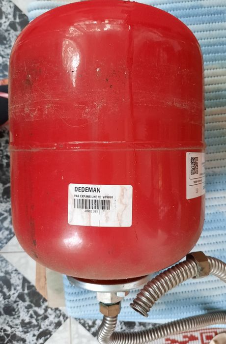 Vas expansiune 8 L plus furtun inox(vezi foto)