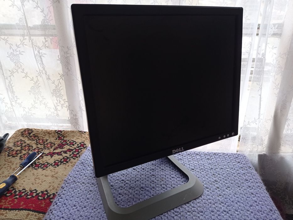 Vând monitor Dell de 19 inch