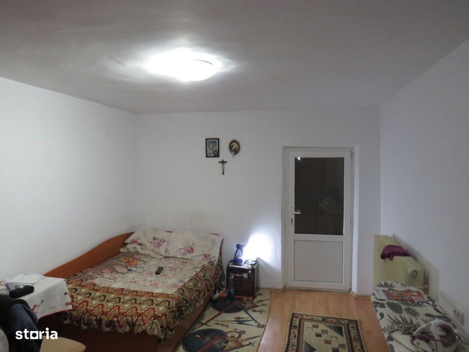 Casă cu 4 camere, garaj și curte, Târgu Jiu zona Coloana