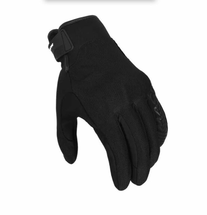 Manusi moto de vara MACNA OBTAIN
Size M
Probate dar nepurtate.
