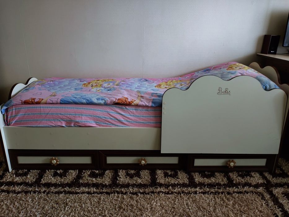 Кровать в детскую комнату