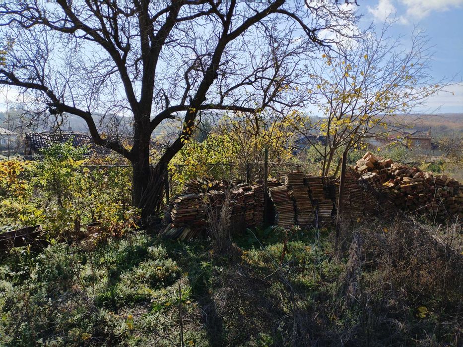 Имот с къща в С. Ягнило, Варна 30 000 Евро