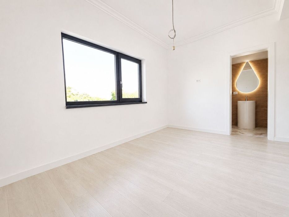 Casa de Vanzare Breazu, Aleea Pădurii, 4 Camere, 85 mp utili, 430 mp teren, Porti Automatizate, Drum Privat, Predare la Cheie, Gata de Mutare