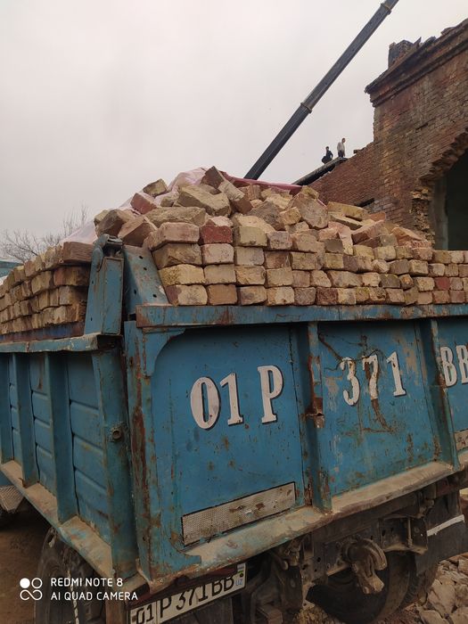 Pishgan g'isht bor 500 som dastavka bor