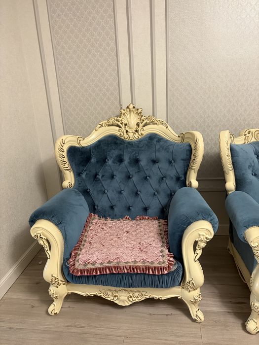Диван. Продается диван с креслами.