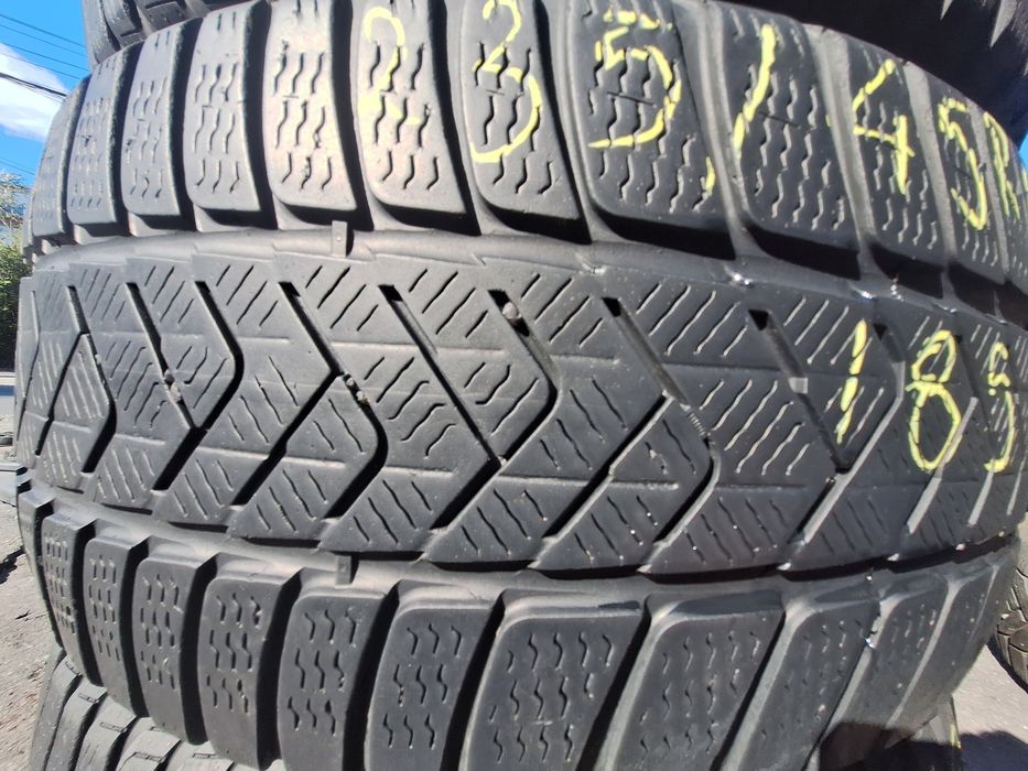 4 anvelope iarna 235/45r18 98V Pirelli dot 3521 Montaj Gratuit