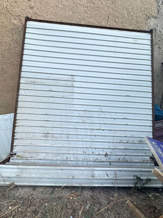 Сыртқы Жалюз екеуі бар .