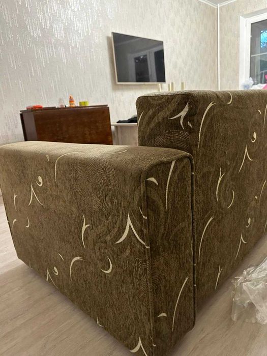 Продам Диван, длина - 4 метра, ширина - 90 см
