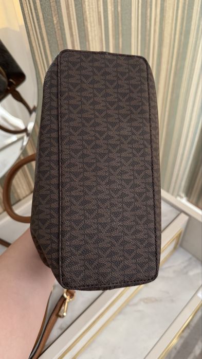 Продается сумка Michael kors оригинал