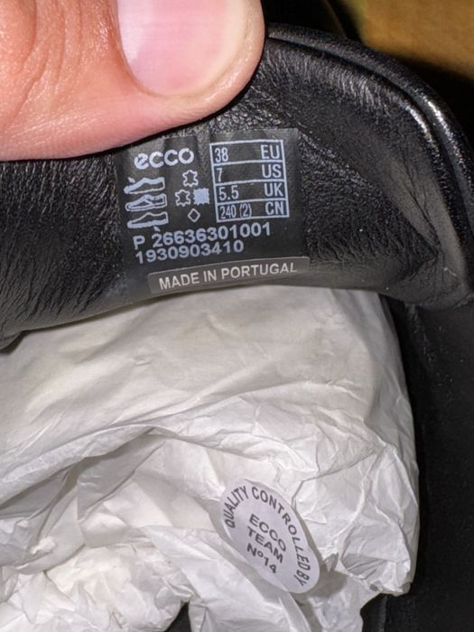 Ecco pantofi dama piele marime 38 in stare buna ,cu cutie