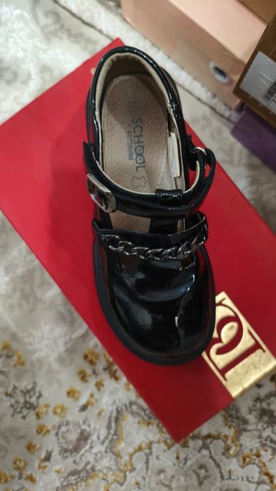 Продам детские босоножки