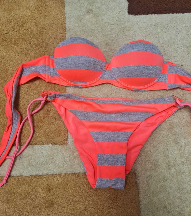Costum de baie din  piese