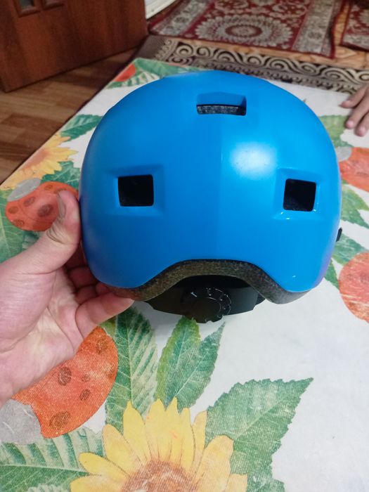 Продам детский шлем, почти новый .