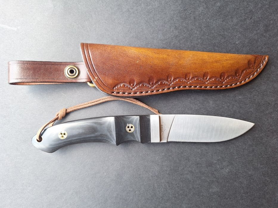 Ловен нож Boker-Magnum с кожена кания.