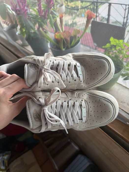 Nike Air Force 1, номер 40,5, от велур в цвят екрю