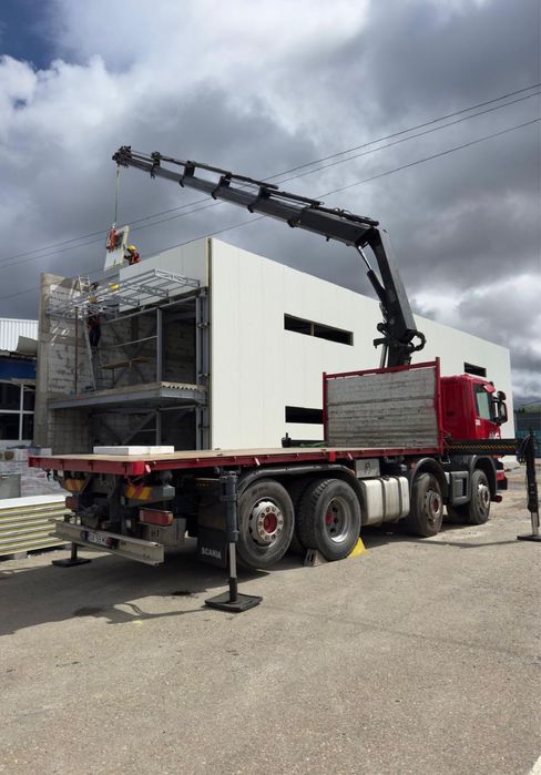 Camion cu macara