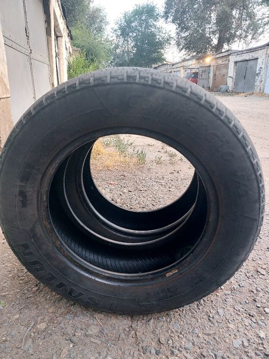 Продам резину 215.65.r16C