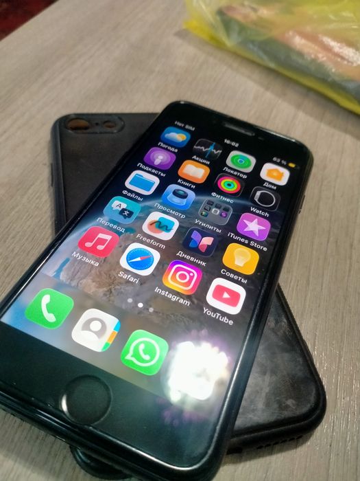 Продам Айфон се 2020